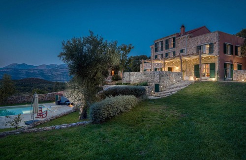 Sudurad House | 6 bedroom amazing home in Sudurad