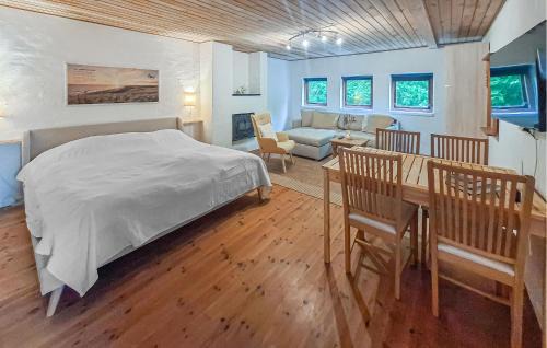 Svankær House | 6 Bedroom Beautiful Home In Bedsted Thy