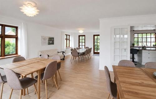 Svankær House | 6 Bedroom Beautiful Home In Bedsted Thy