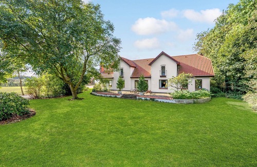 Kjellerup House | 6 bedroom beautiful home in Kjellerup