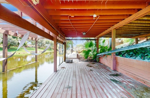 Flour Bluff House | 6-bedroom cozy home with water view and deck with patio furniture