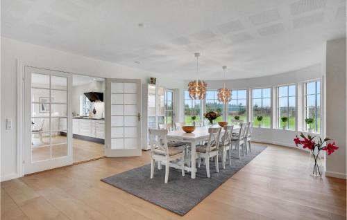 Grindsted House | 6 Bedroom Cozy Home In Grindsted