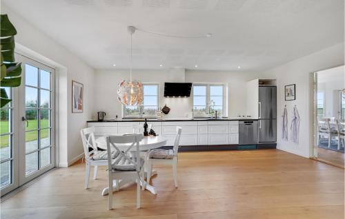 Grindsted House | 6 Bedroom Cozy Home In Grindsted