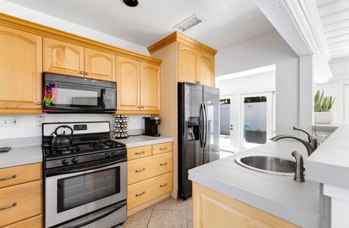 Racquet Club Estates House | 6 Bedroom desert oasis 5 min from downtown - pool, spa, & amazing mountain view
