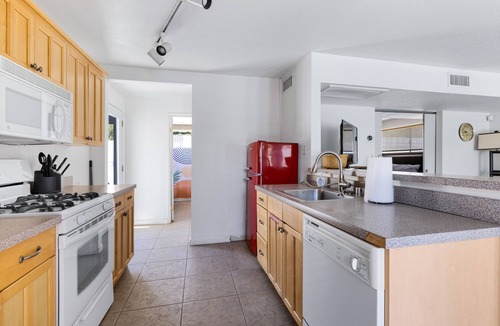 Racquet Club Estates House | 6 Bedroom desert oasis 5 min from downtown - pool, spa, & amazing mountain view