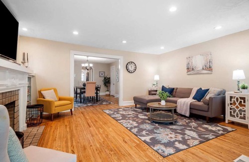 Cleveland House | 6 Bedroom Entire Duplex for Large Groups!