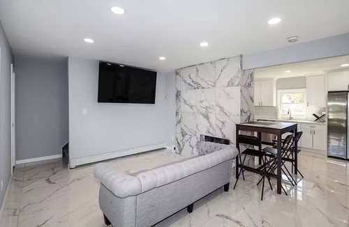 Glen Head House | 6-Bedroom Home in Levittown