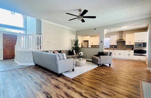 The Colony House | 6 Bedroom Home with Pool, Centrally Located