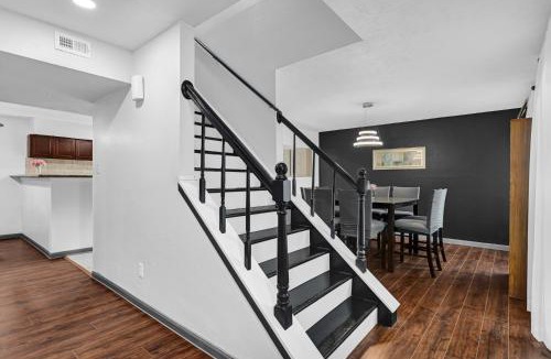 Houston House | 6 Bedroom house 15 minutes from iah airport.