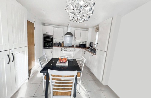 Milton Keynes House | 6 Bedroom House in Milton Keynes