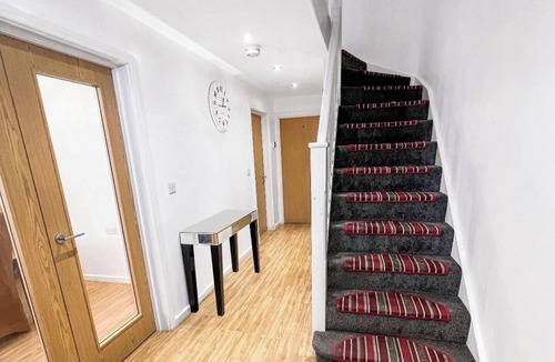 Milton Keynes House | 6 Bedroom House in Milton Keynes