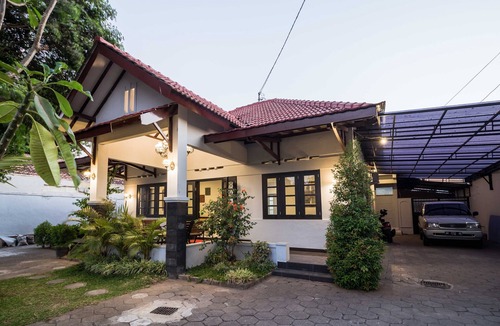 Central Yogyakarta House | 6 Bedroom House in Heritage Sultan Area