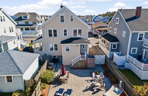 Waveland House | 6 Bedroom house steps from the sandy beach