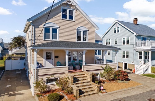 Waveland House | 6 Bedroom house steps from the sandy beach