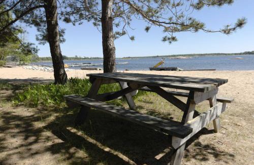 Carling House | 6 Bedroom Lakefront Main House #14 in Sand Bay
