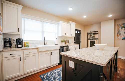 Rountree House | 6 bedroom Large house in Pickwick district Springfield Near MSU