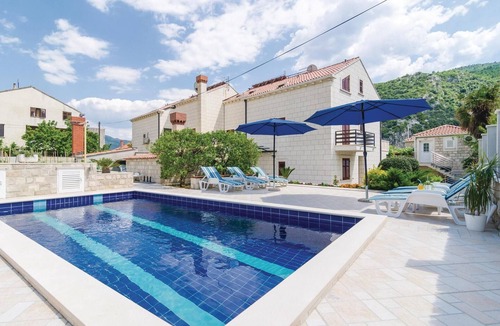 Dubrovnik House | 6 bedroom lovely home in Mokosica