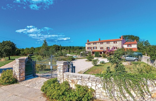 Sisan House | 6 bedroom lovely home in Liznjan
