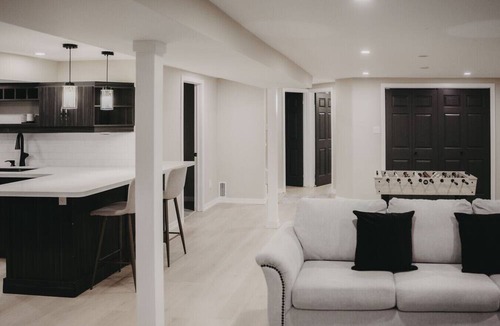 Oro-Medonte House | 6-Bedroom Modern Escape in Horseshoe-Pool+Hot tub