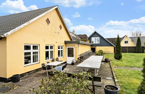 Kjellerup House | 6 bedroom nice home in Kjellerup