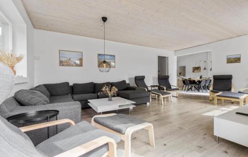 Bønnerup Strand House | 6 Bedroom Nice Home In Glesborg