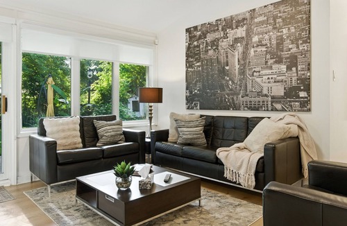 Mineola House | 6 Bedroom Ranch Bungalow in Port Credit.