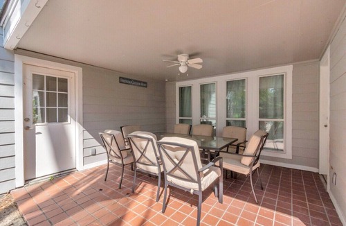 Kingwood House | 6-Bedroom Retreat, Pool & Spa: 20 Min Downtown GB