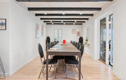 Give House | 6 Bedroom Stunning Home In Give