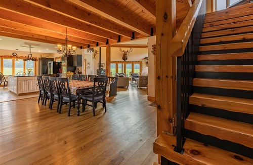 Ithaca Cabin | 6 Bedroom Ultimate Family Retreat