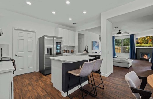 McKinney House | 6 Bedroom Villa | Pool | Hot Tub | Party Cabana
