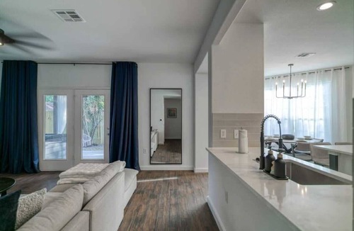 McKinney House | 6 Bedroom Villa | Pool | Hot Tub | Party Cabana
