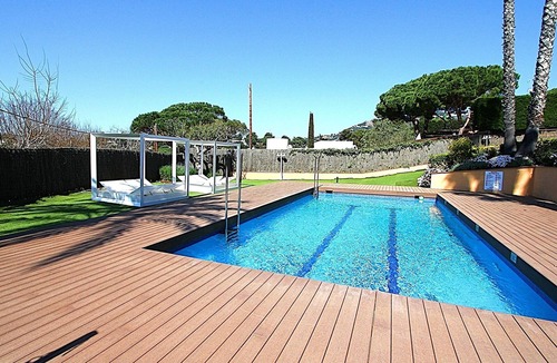 Lloret de Mar Cottage | 6-Bedroom Villa with Private Pool in Lloret de Mar