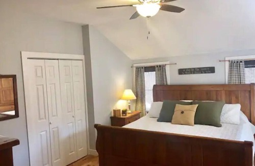 Jeffersonville Cabin | 6 bedrooms, 2.5 Bath Willow Tree Lodge with hot tub