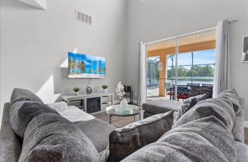 Seasons House | 6 Bedrooms 4.5 Bathrooms Seasons 1270 SB
