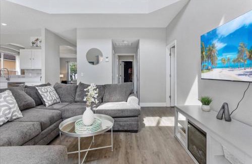 Seasons House | 6 Bedrooms 4.5 Bathrooms Seasons 1270 SB