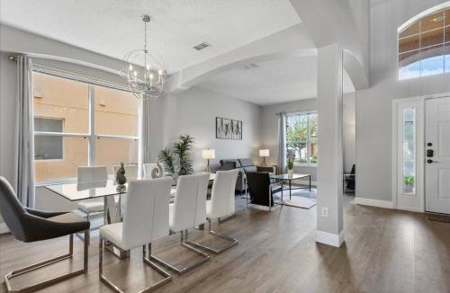 Seasons House | 6 Bedrooms 4.5 Bathrooms Seasons 1270 SB