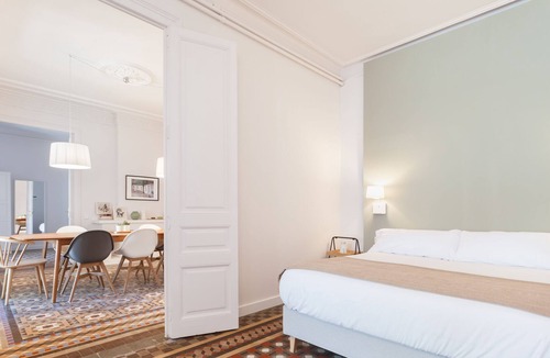 Ciutat Vella Apartment | 6 bedrooms and high standing in Plaza Cat * Bcn *