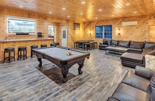 Rowland House | 6 Bedrooms + Hot Tub + Game Room + Movie Theater
