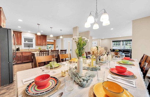 Rowland House | 6 Bedrooms + Hot Tub + Game Room + Movie Theater
