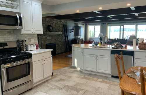 Lakewood House | 6 BEDROOMS INC FIRST FLOOR BEDROOM W BATH. July 5-19 just opened. 1 week min