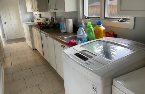 Lakewood House | 6 BEDROOMS INC FIRST FLOOR BEDROOM W BATH. July 5-19 just opened. 1 week min