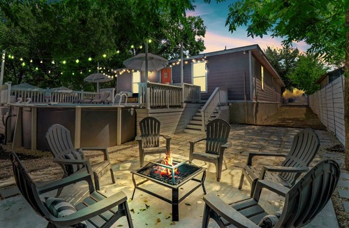 Eastside Promise Neighborhood House | 6 Bedrooms l 1 mi to Alamo + Riverwalk l Private Pool l Family + Pet Friendly