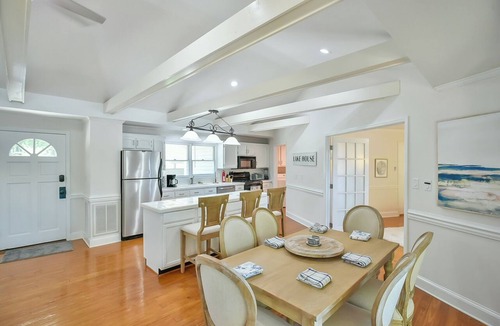 Semora House | 6 Bedrooms, Lakefront, Hot-Tub & Private Dock