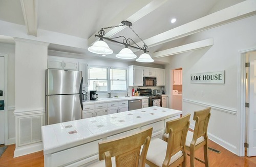 Semora House | 6 Bedrooms, Lakefront, Hot-Tub & Private Dock