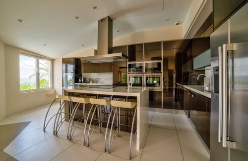 Mouans-Sartoux Villa | 6 Bedrooms Luxury Villa