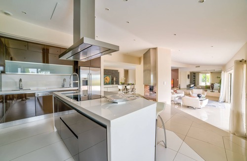 Mouans-Sartoux Villa | 6 Bedrooms Luxury Villa