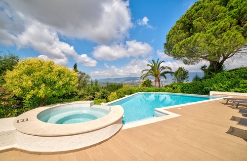 Mouans-Sartoux Villa | 6 Bedrooms Luxury Villa