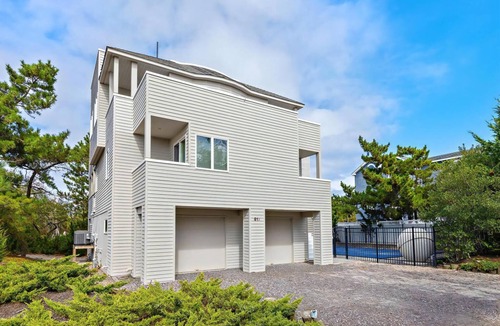 Loveladies House | 6 BEDROOMS ON PRIVATE LANE!