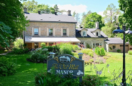 Mississippi Mills House | 6 bedrooms, optional chef, covered porch, salt water pool, kayaks, golf
