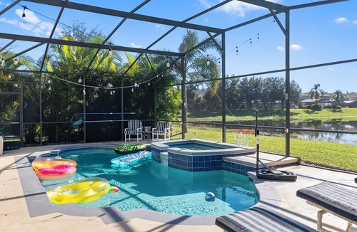 Four Corners House | 6 Bedrooms. Private South Facing Swimming Pool. BBQ